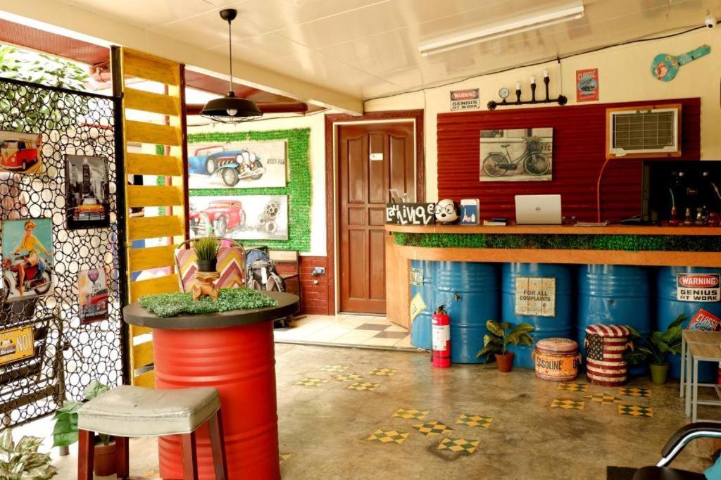 Tropical Breeze Hostel Cebu - Cebu Center Экстерьер фото